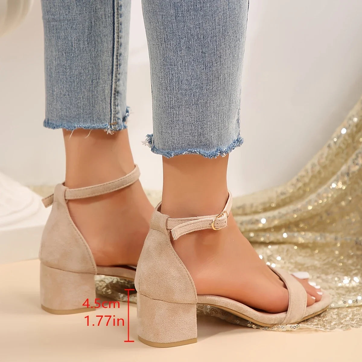 Delvianne – Stilvolle Wildleder-Sandalen mit Blockabsatz