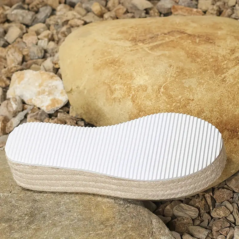 Ayumiya – Espadrille-Plateausandalen mit transparentem Riemen