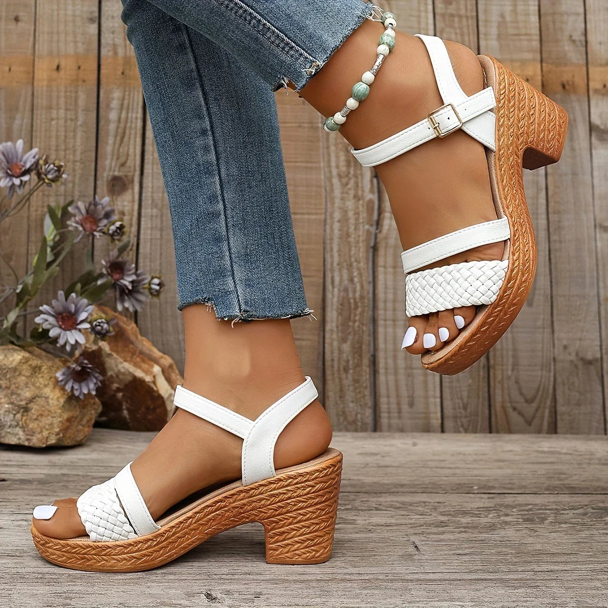 Aneskaia – Stilvolle Sandalen mit gewebtem Riemen und Blockabsatz