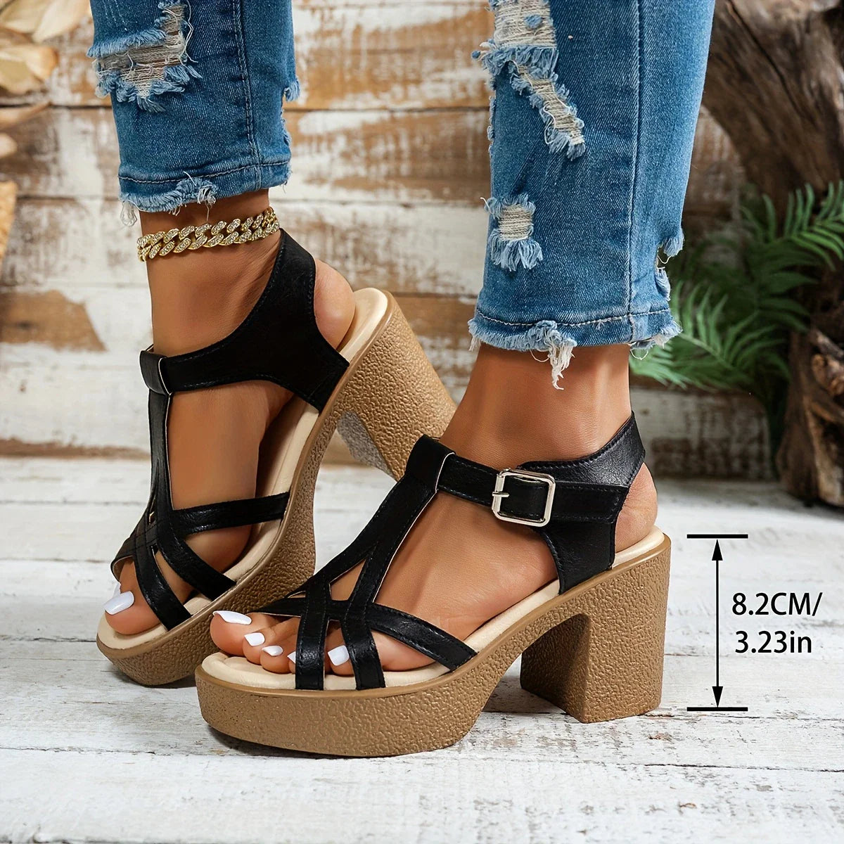 Noralith – Elegante, klobige Plateausandalen