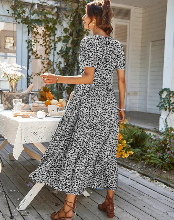 Valkynne – Elegantes Midikleid mit Blumenmuster und Knopfleiste