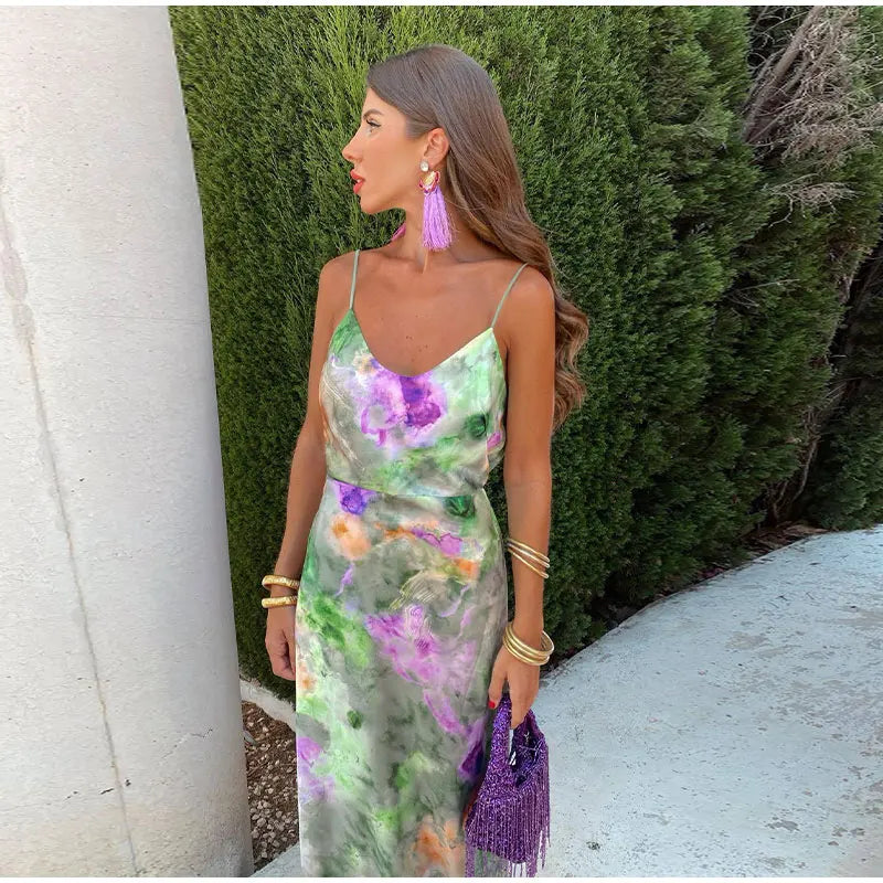 Anisten - Farbenfrohes und sexy Maxikleid mit Halo-Dye-Print und abnehmbarem Schal