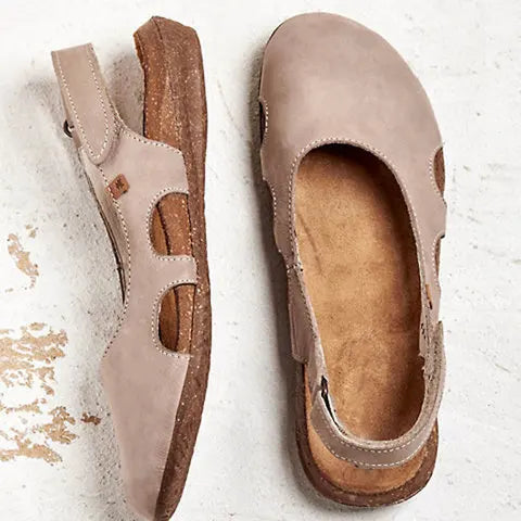 Ravena – Flache Ledersandalen mit Fersenriemen