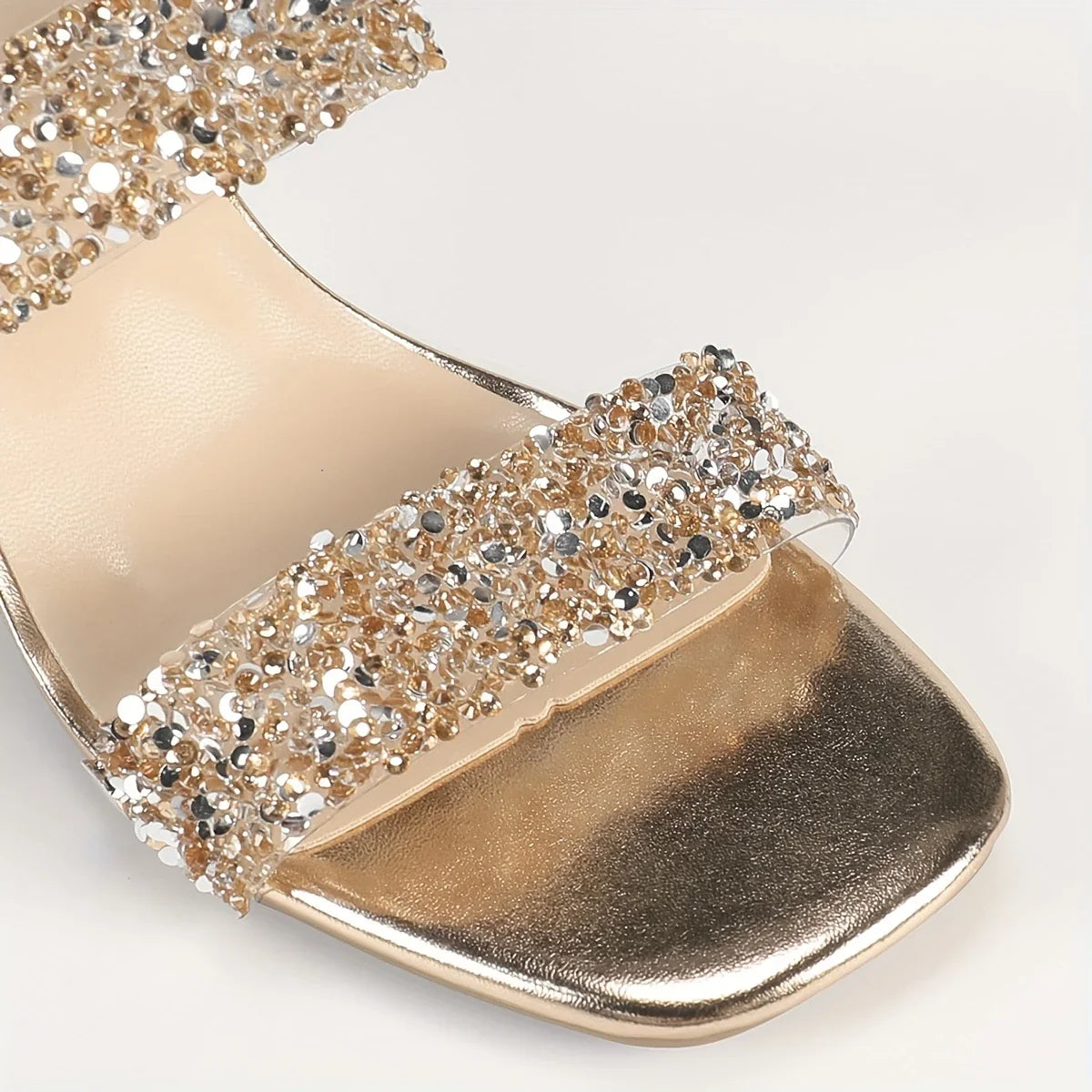 Auralynne – Transparente Sandalen mit Glitzerriemen und Blockabsatz