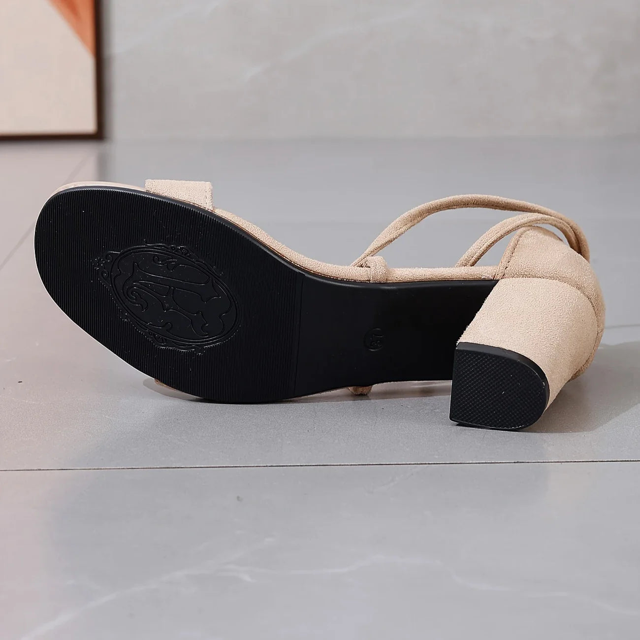 Zelithra – Stilvolle Wildleder-Sandalen mit Blockabsatz und Schnürung