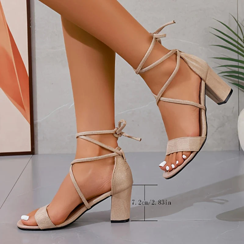 Zelithra – Stilvolle Wildleder-Sandalen mit Blockabsatz und Schnürung