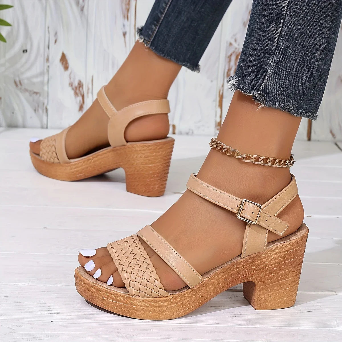 Aneskaia – Stilvolle Sandalen mit gewebtem Riemen und Blockabsatz