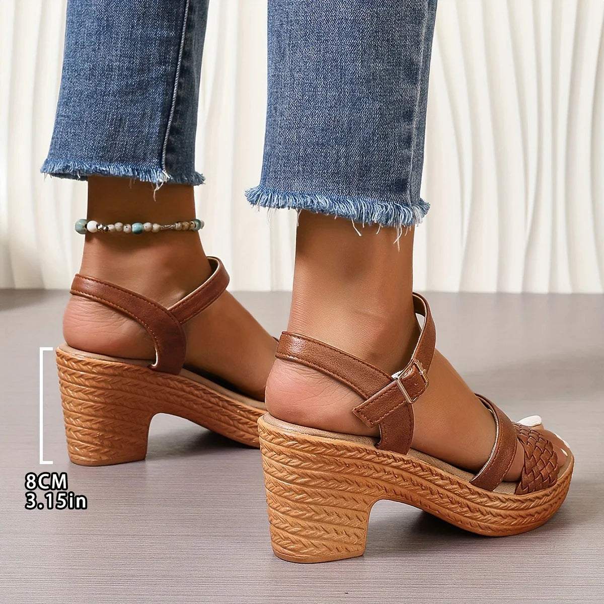Aneskaia – Stilvolle Sandalen mit gewebtem Riemen und Blockabsatz