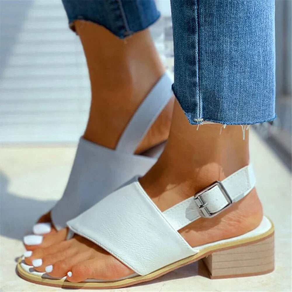 Isabelline – Minimalistische Slingback-Sandalen mit Blockabsatz