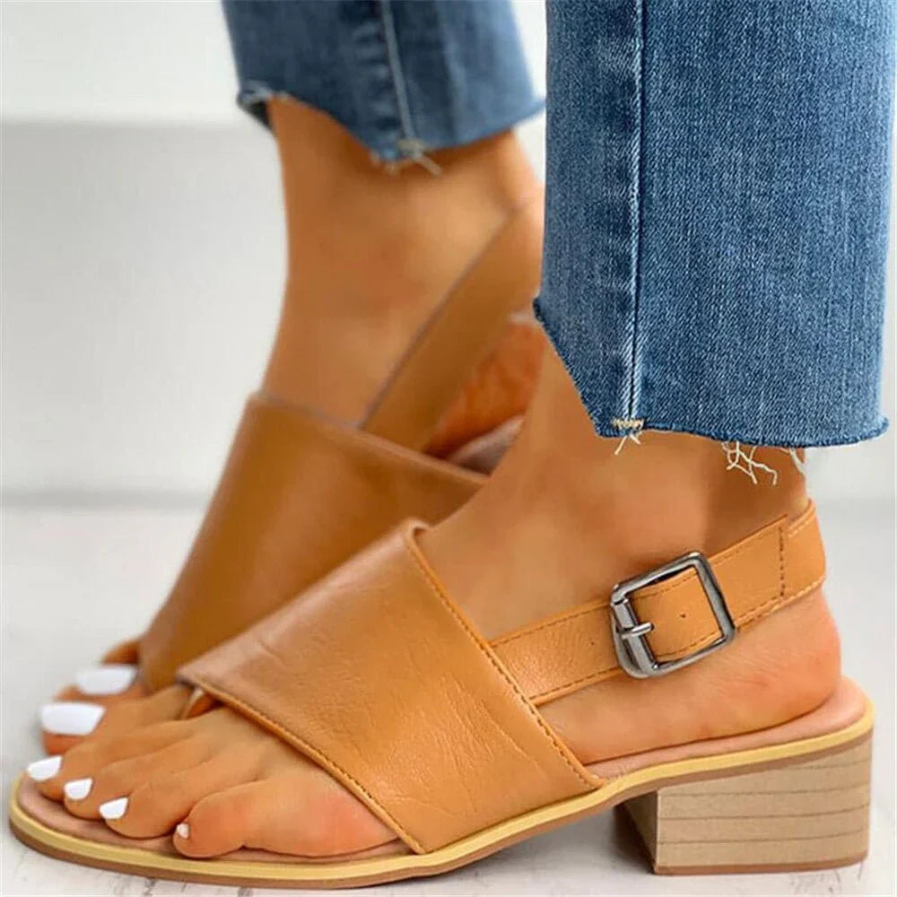 Isabelline – Minimalistische Slingback-Sandalen mit Blockabsatz