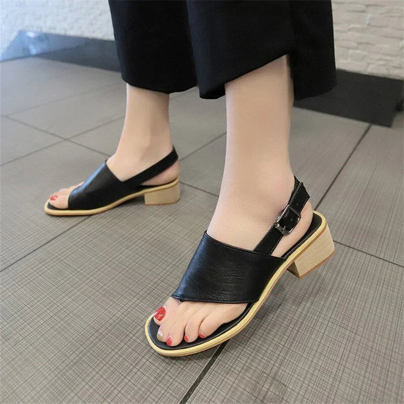 Isabelline – Minimalistische Slingback-Sandalen mit Blockabsatz