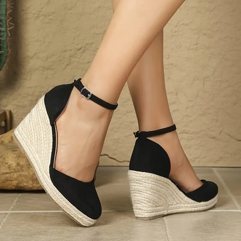 Hanalyn – Wildleder-Espadrille mit Knöchelriemen und Keilabsatz