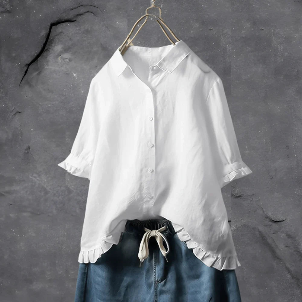 Ophaly – Minimalistische Bluse aus Baumwollleinen mit Rüschensaum