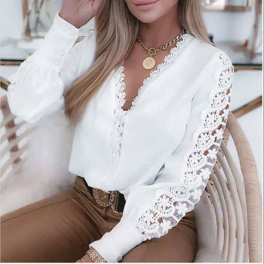 Nirella – Elegante Bluse mit Spitzen-Blumenmuster und Häkelärmeln