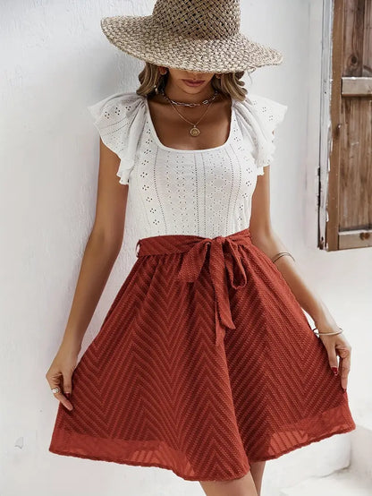 Caliah – Charmantes Kleid mit Rüschenärmeln und Ösen