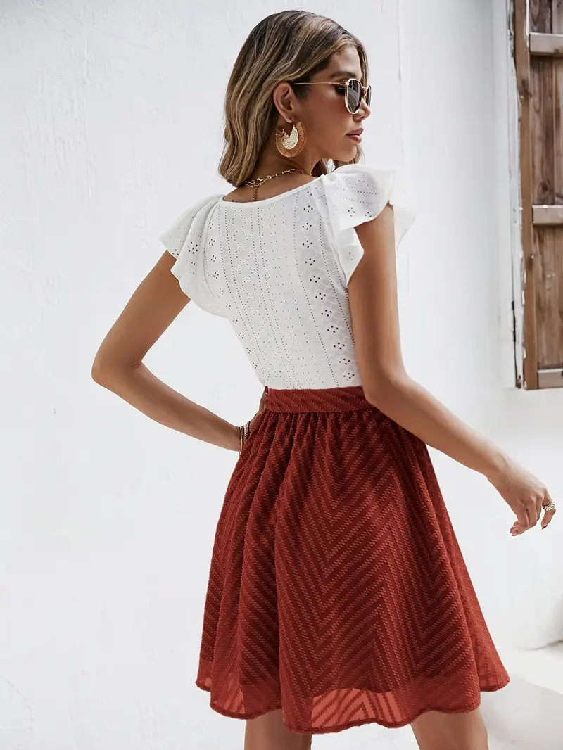 Caliah – Charmantes Kleid mit Rüschenärmeln und Ösen
