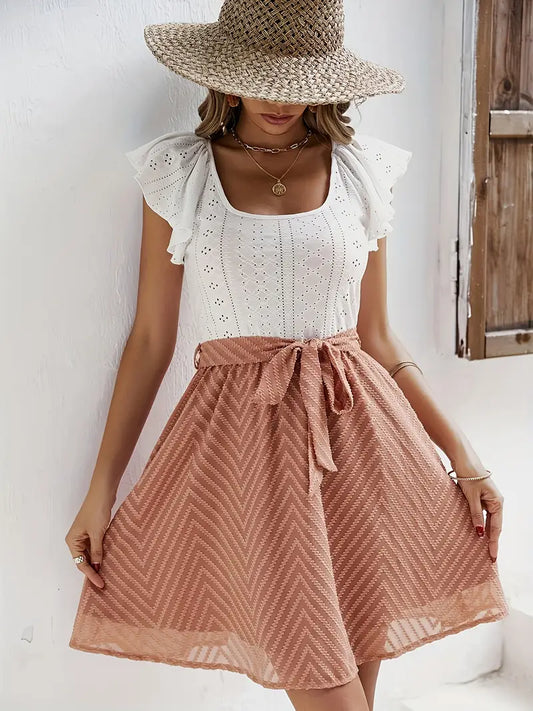 Caliah – Charmantes Kleid mit Rüschenärmeln und Ösen
