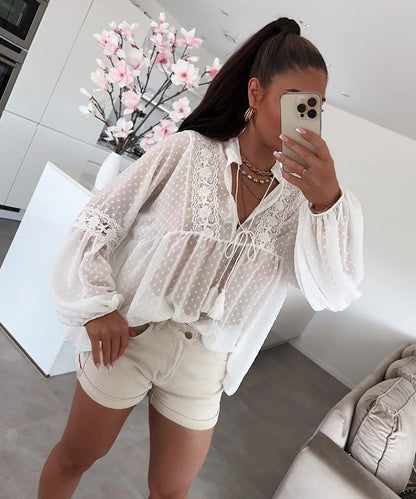 Noorani – Elegante, transparente Boho-Bluse mit Spitzenbesatz
