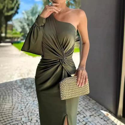Starlet – Elegantes One-Shoulder-Satinkleid