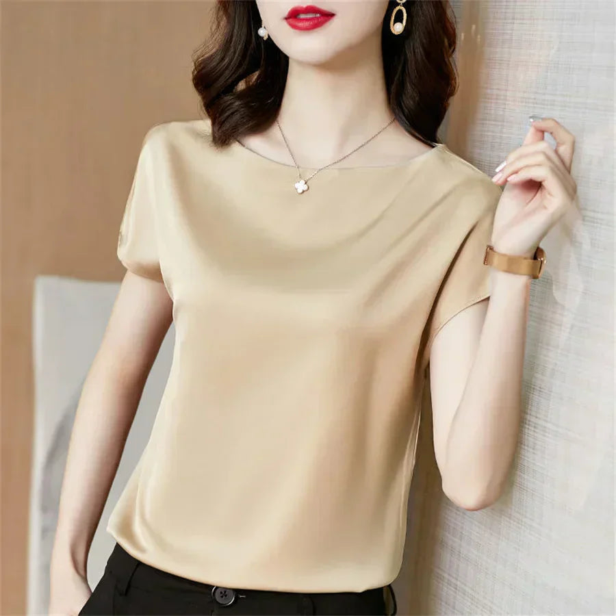 Celindra – Elegante Satinbluse mit kurzen Ärmeln