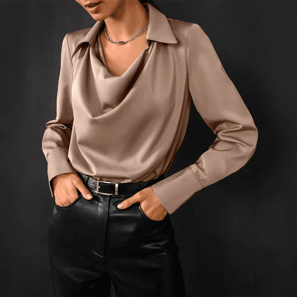 Dorianna – Elegante Satinbluse mit Wasserfallausschnitt