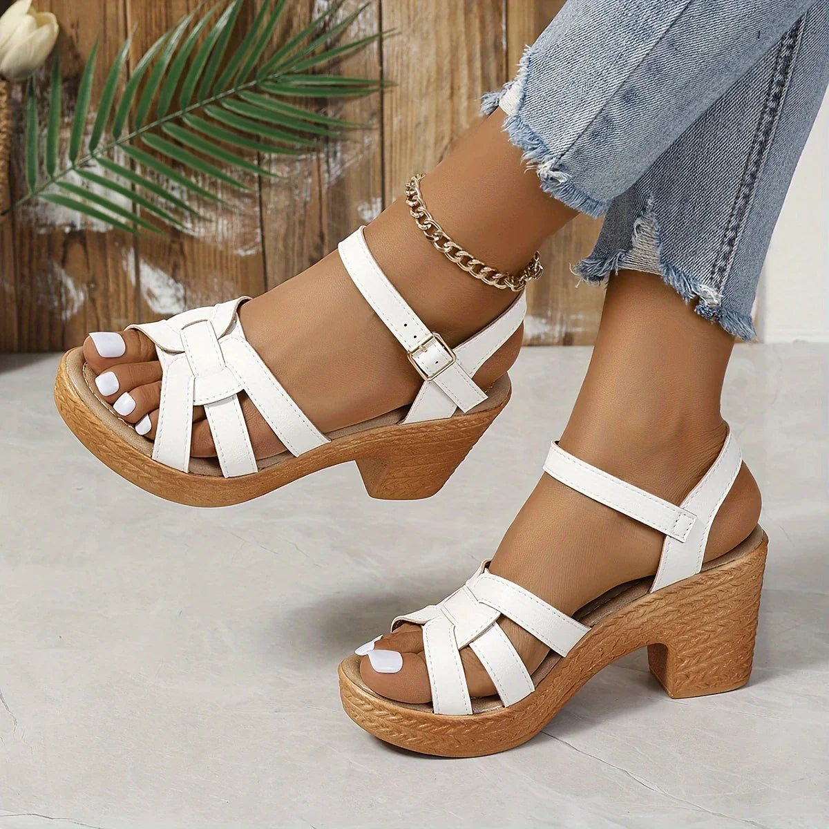 Isavelle – Stilvolle Sandalen mit gewebtem Riemen und Absatz