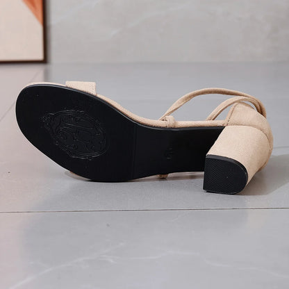 Zelithra – Stilvolle Wildleder-Sandalen mit Blockabsatz und Schnürung