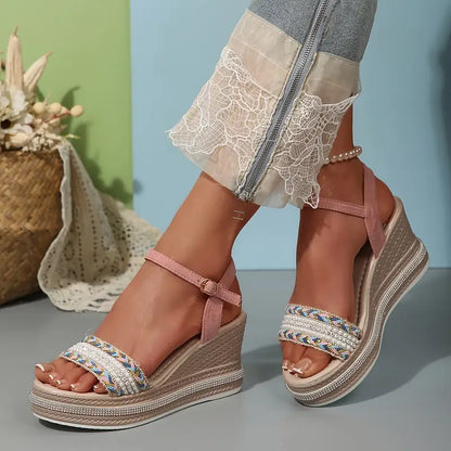 Chiarae – Boho-inspirierte Plateau-Sandalen mit Keilabsatz