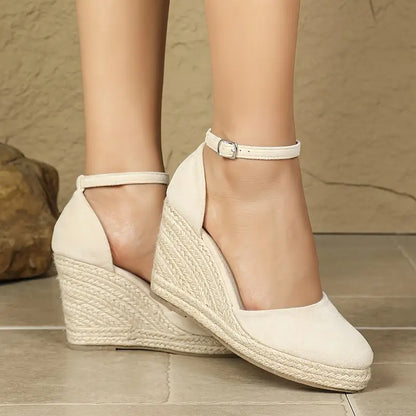 Hanalyn – Wildleder-Espadrille mit Knöchelriemen und Keilabsatz