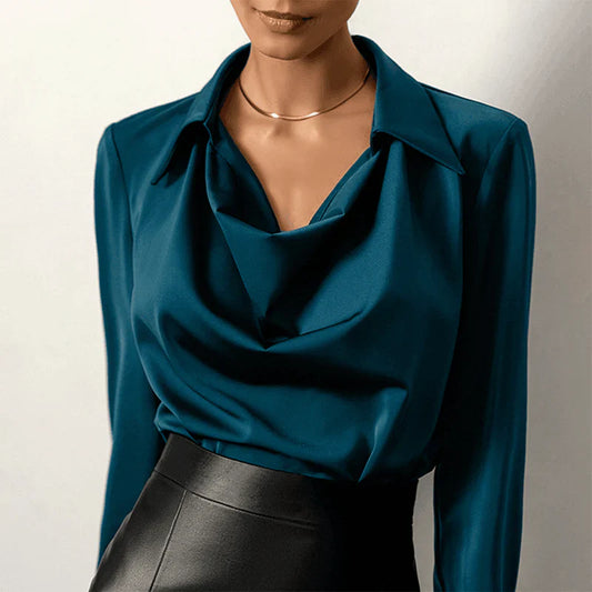 Dorianna – Elegante Satinbluse mit Wasserfallausschnitt