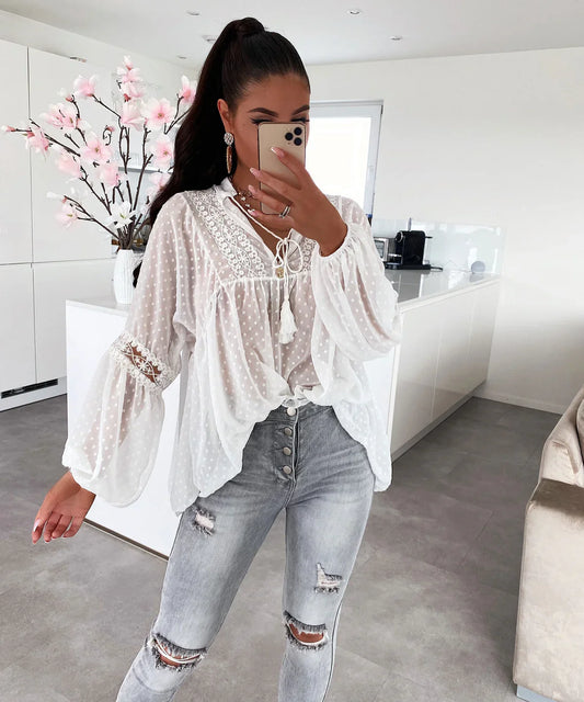 Noorani – Elegante, transparente Boho-Bluse mit Spitzenbesatz